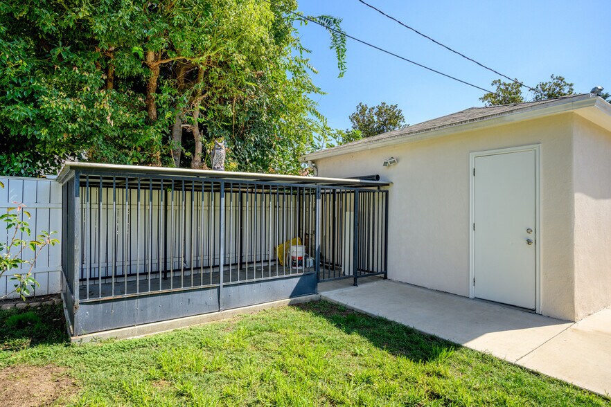 Building Photo - 905 Graynold Ave