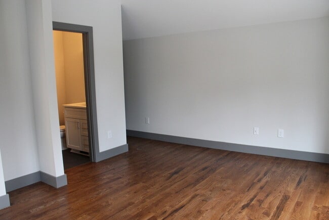 Building Photo - Large East Nashville Modern House - 3 Bedr...