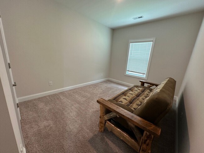 Building Photo - Charming Ranch Home w/Flex Space