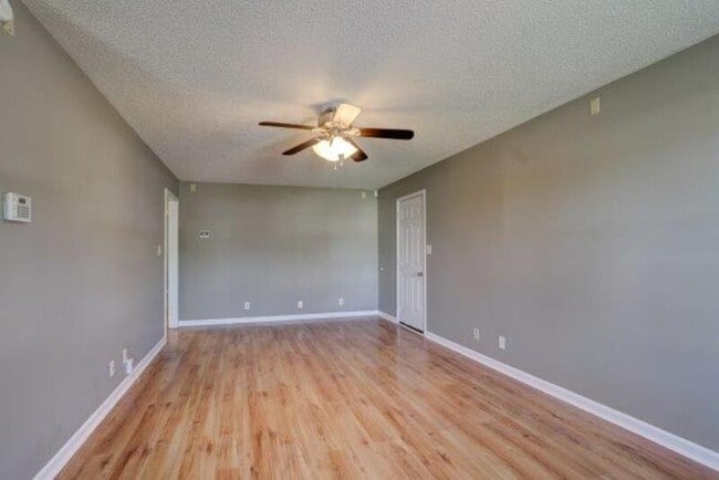 Building Photo - 1822 Harbor Dr