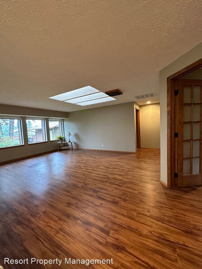 Building Photo - 3 br, 2 bath House - 910 E Loch Maree Dr