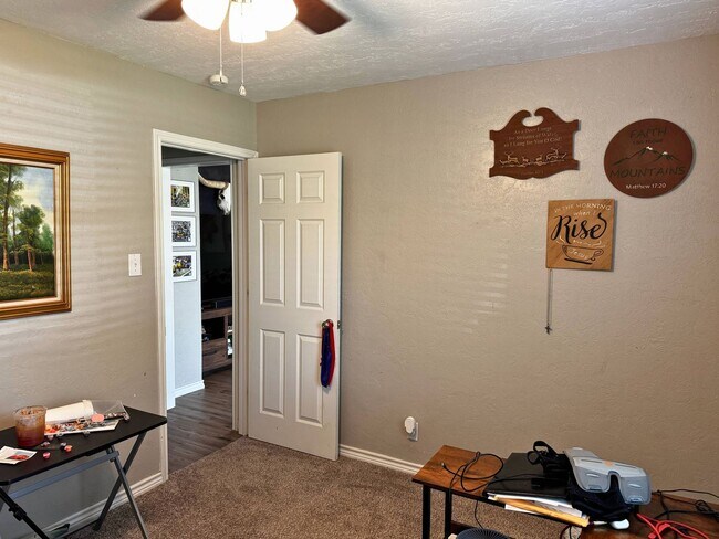 Building Photo - 4 bedrooms in Southwest Wichita Falls For Lease!
