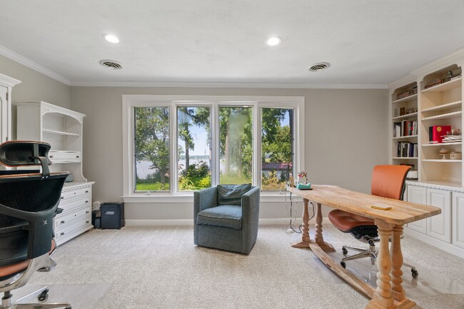 Building Photo - 4241 Rivercliff Crescent W