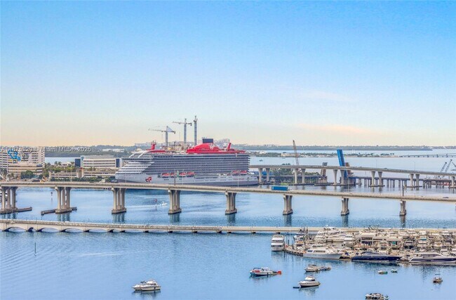 Building Photo - 700 NE 24th St