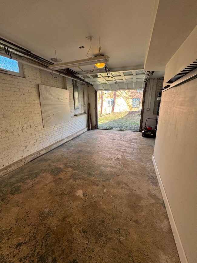 Building Photo - East AVL - Newly Renovated Older Home Feat...