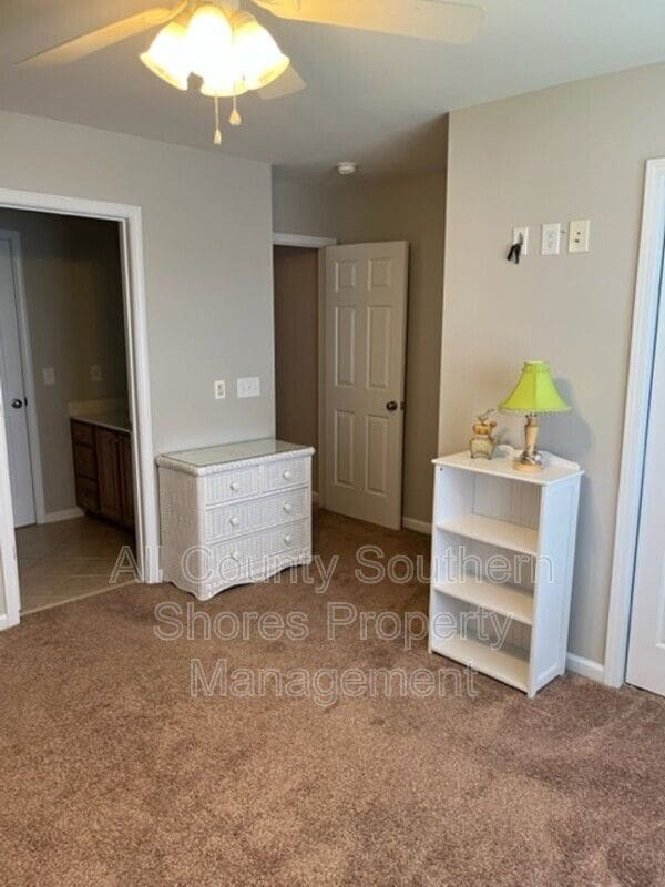 Building Photo - 264 Viareggio Road