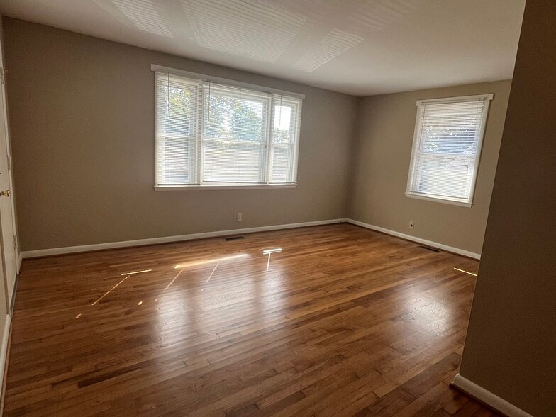 Building Photo - 3003 Oakland Ave