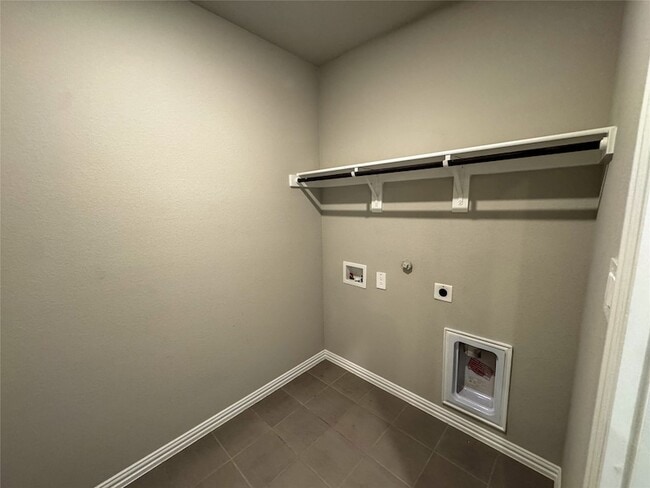 Building Photo - 2110 Dunbar Dr