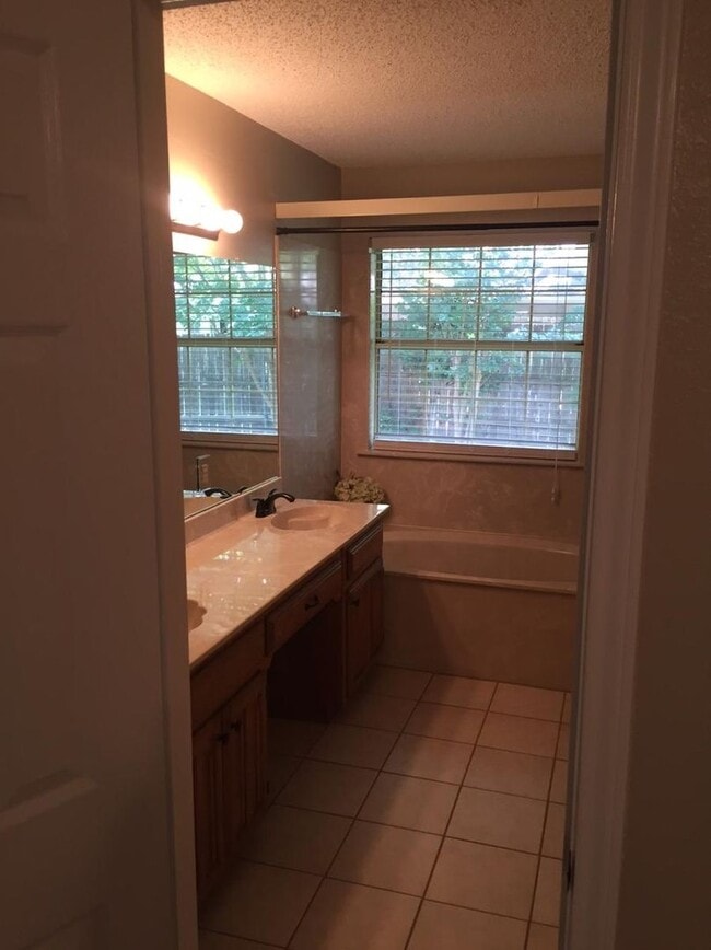 Building Photo - Updated Midway ISD Home