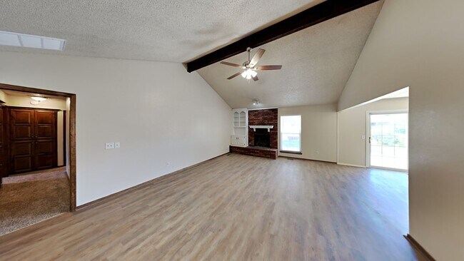 Building Photo - Very Nice 3 Bedroom 2 Bath Home in Yukon Schools