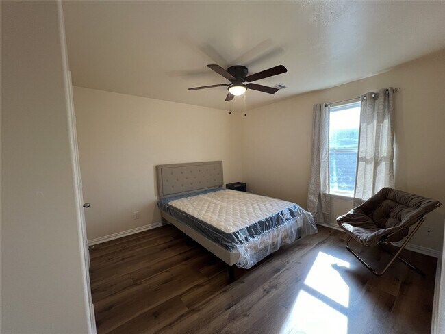 Building Photo - 2403 Summers Glen Ct