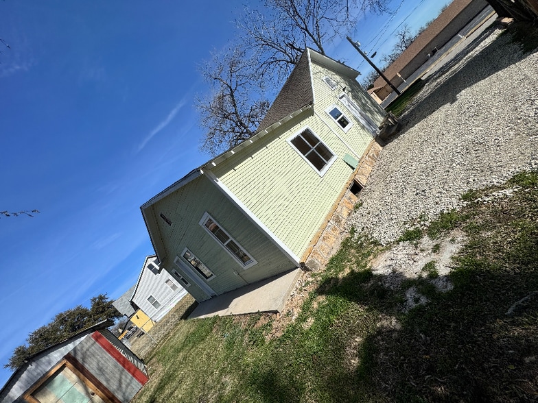 Building Photo - 503 N Pearl St