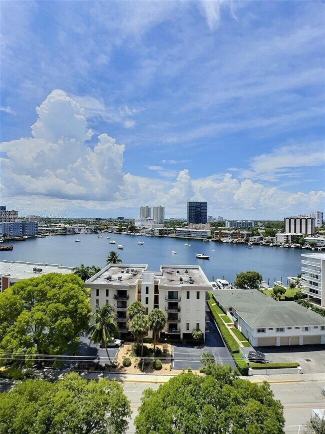 Building Photo - 137 Golden Isles Dr