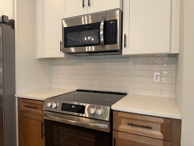 Building Photo - 16 Lakeview