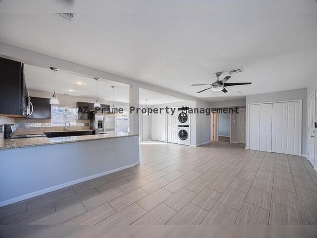 Building Photo - 1619 E Whitton Ave