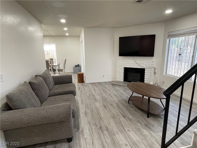 Building Photo - 5005 Celebrity Cir