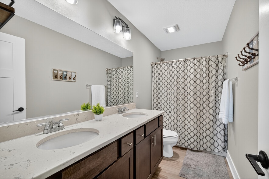 Building Photo - 1504 Mulberry St