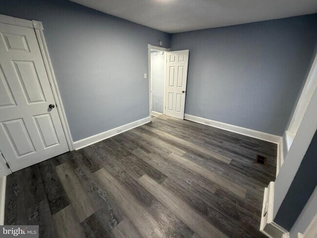 Building Photo - 363 E Airy St