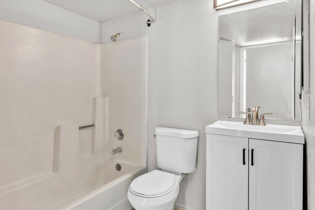 Building Photo - 45 N Phyllis