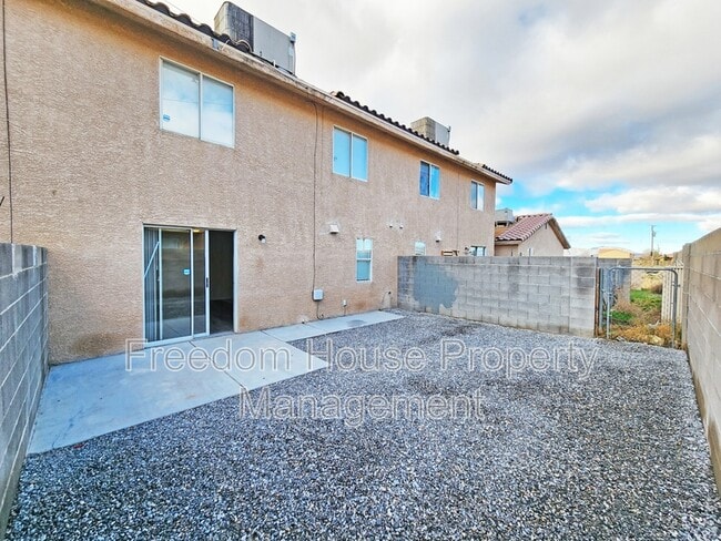 Building Photo - 670 Bourbon St