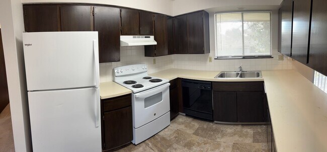 Building Photo - 1071
