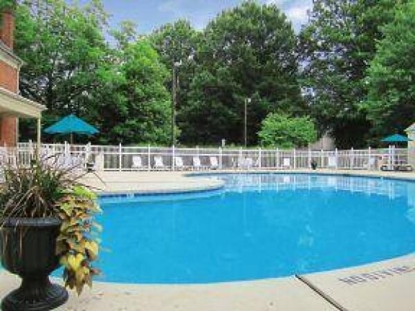 Building Photo - 105 Village Ln