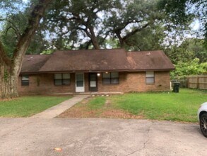 Building Photo - 2 bed 1 bath duplex off E Nine Mile Rd