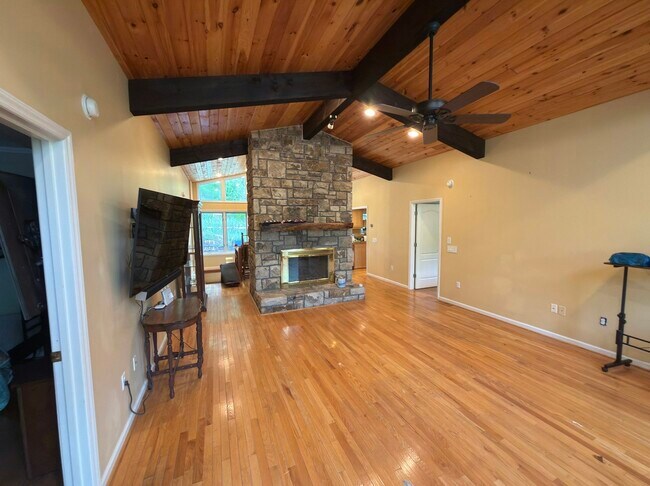Building Photo - 169 Brookview Ln