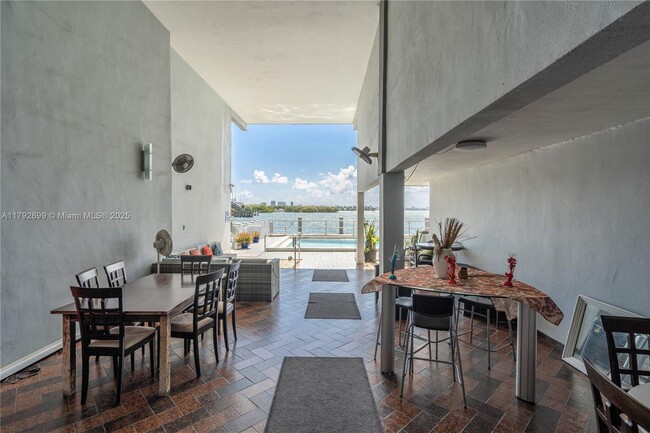 Building Photo - 7899 NE Bayshore Ct