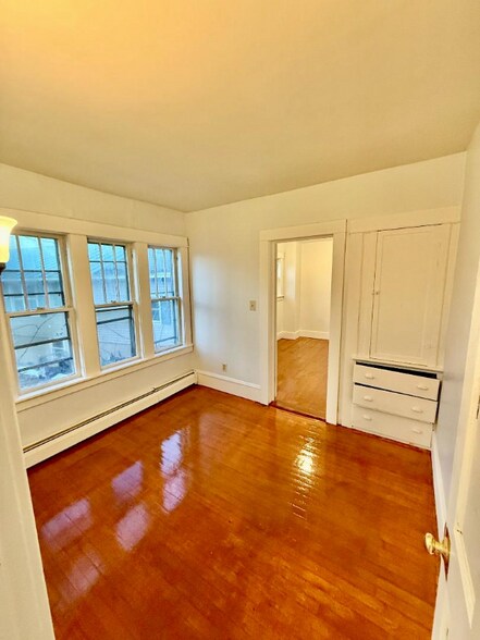 Building Photo - 7 Mulberry St