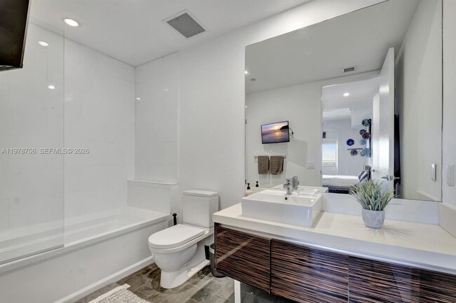 Building Photo - 1100 Biscayne Blvd