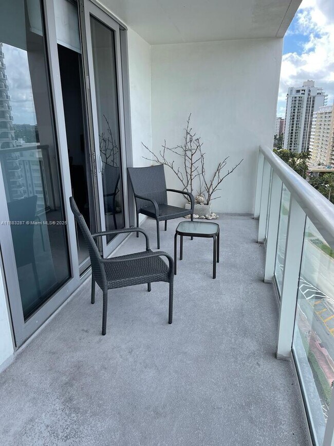 Building Photo - 5701 Collins Ave