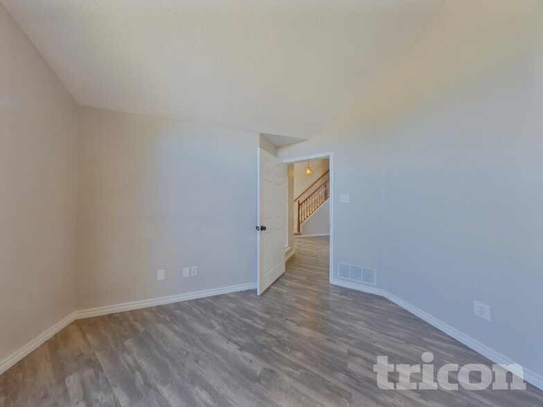 Building Photo - 1233 Clear Creek Dr