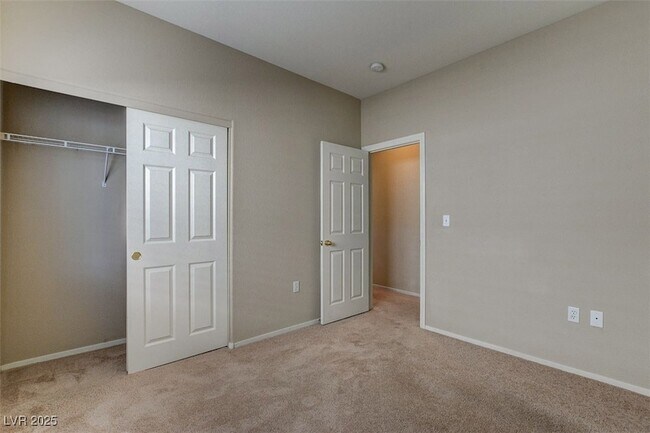 Building Photo - 10940 Salernes St