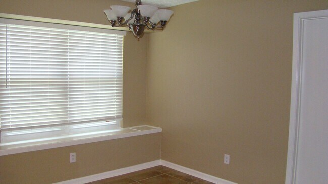 Building Photo - 2715 Sunbird Dr