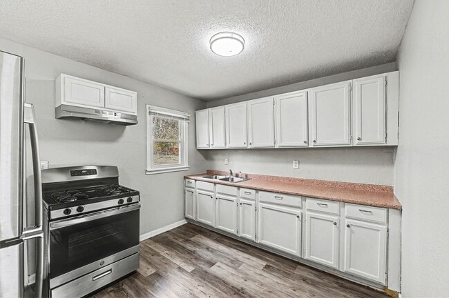 Building Photo - Charming 2 bedroom 1 bath located in Kansas City