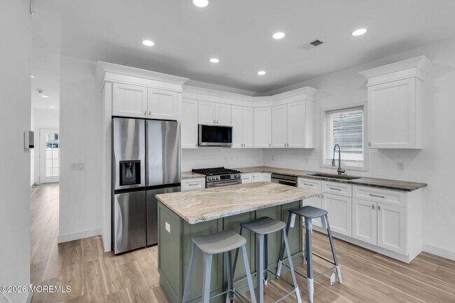 Building Photo - 45 Borden Ave