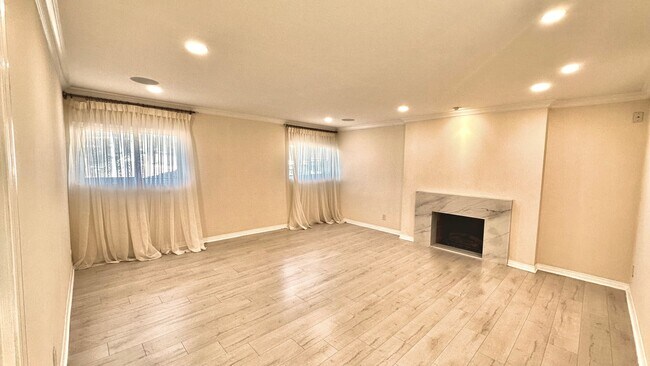 Building Photo - ABSOLUTELY STUNNING ENTERTAINER HOME (4 be...