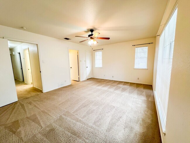 Building Photo - 11103 Whisper Hollow