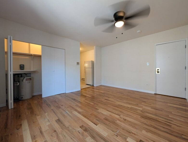 Building Photo - 815 W Cornelia Ave