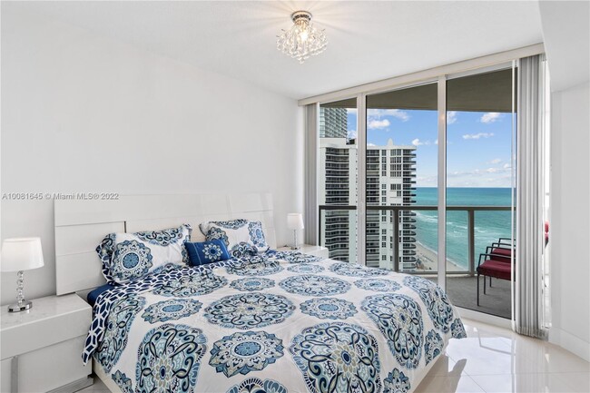 Building Photo - 16699 Collins Ave