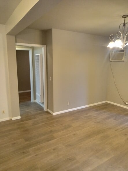 Building Photo - 11619 Archwood St