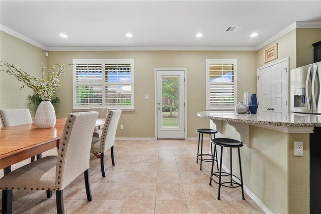 Building Photo - 204 Sawtooth Dr