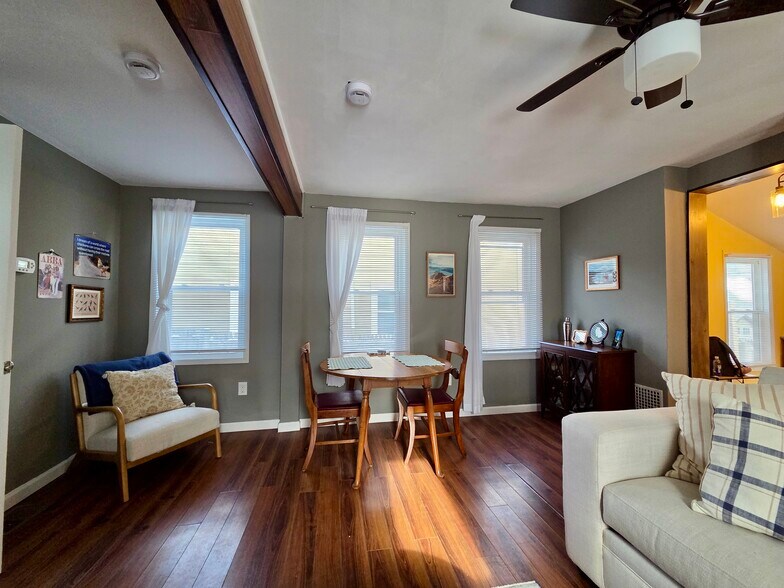 Building Photo - 814 South Ave