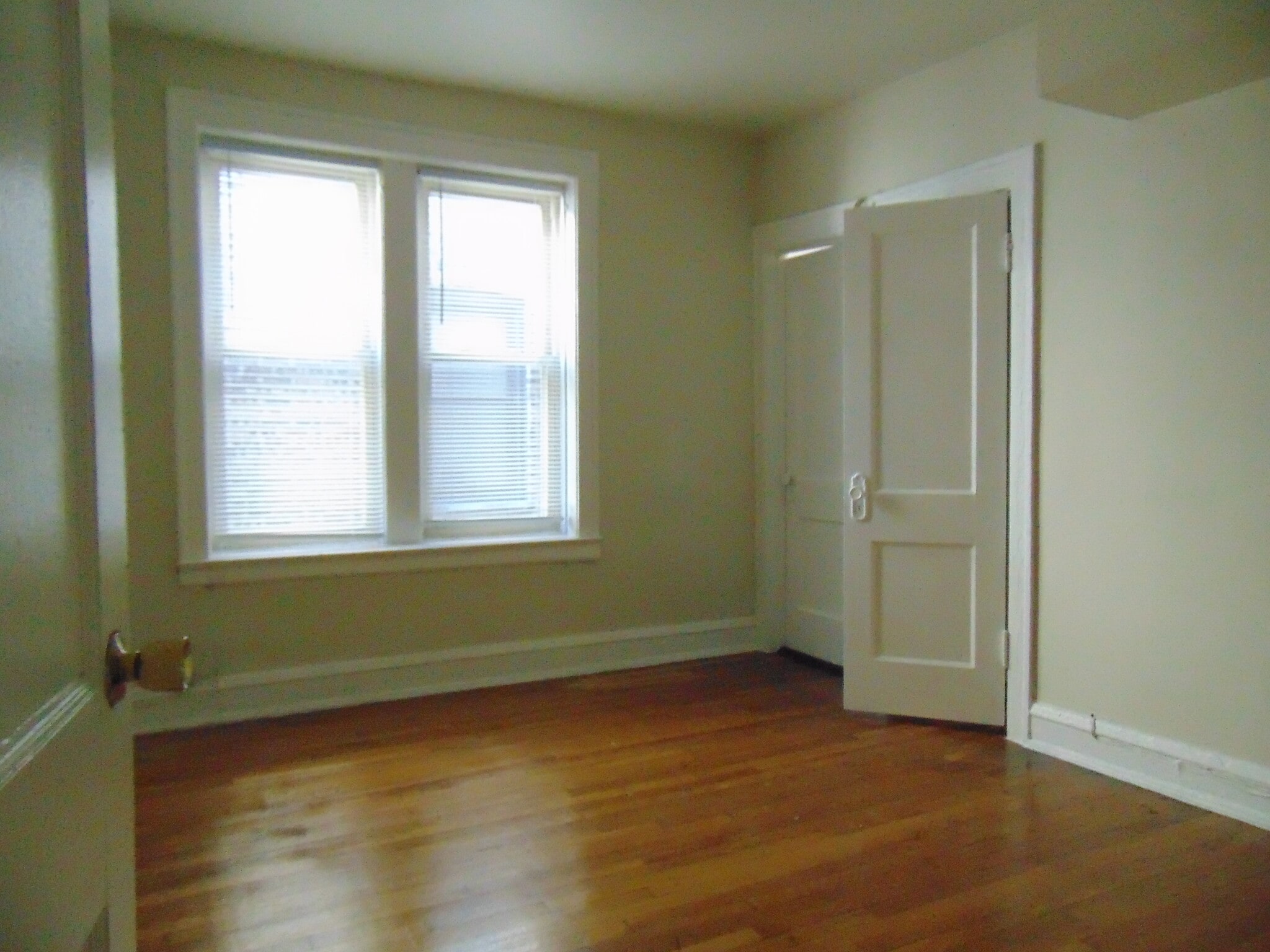 Building Photo - 2209 E 70th St