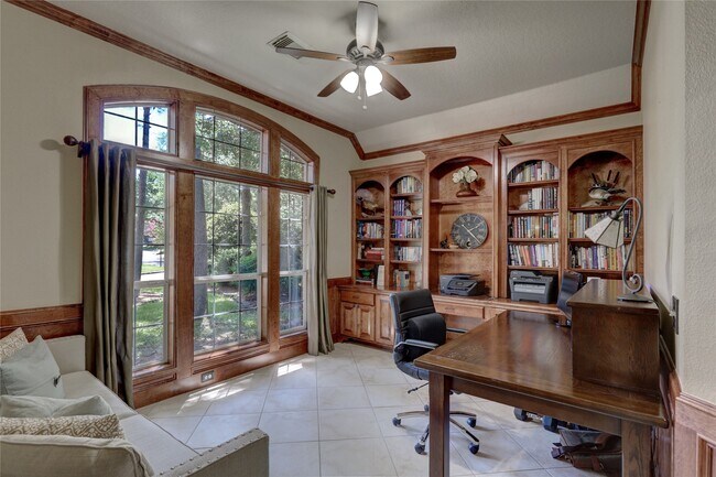 Building Photo - 19 S Linton Ridge Cir