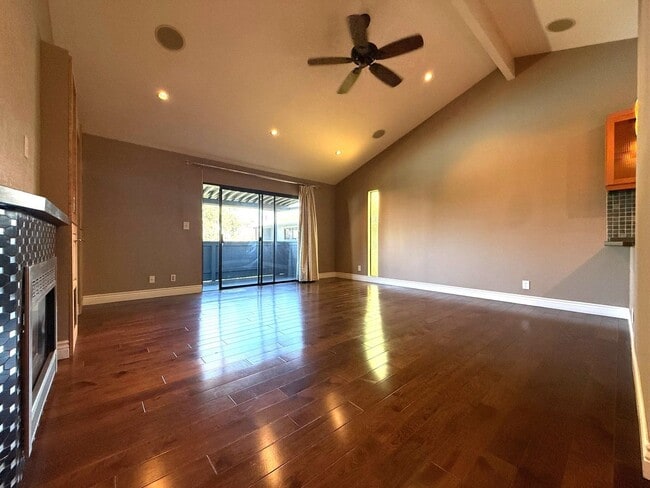 Building Photo - 2343 Fairway Dr