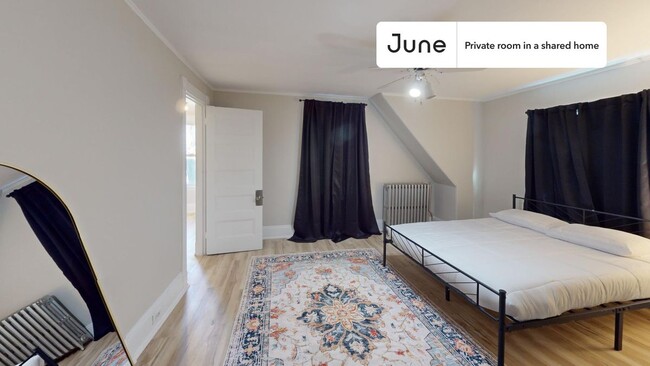 Building Photo - Private bedroom in 3 bed/1 bath Home