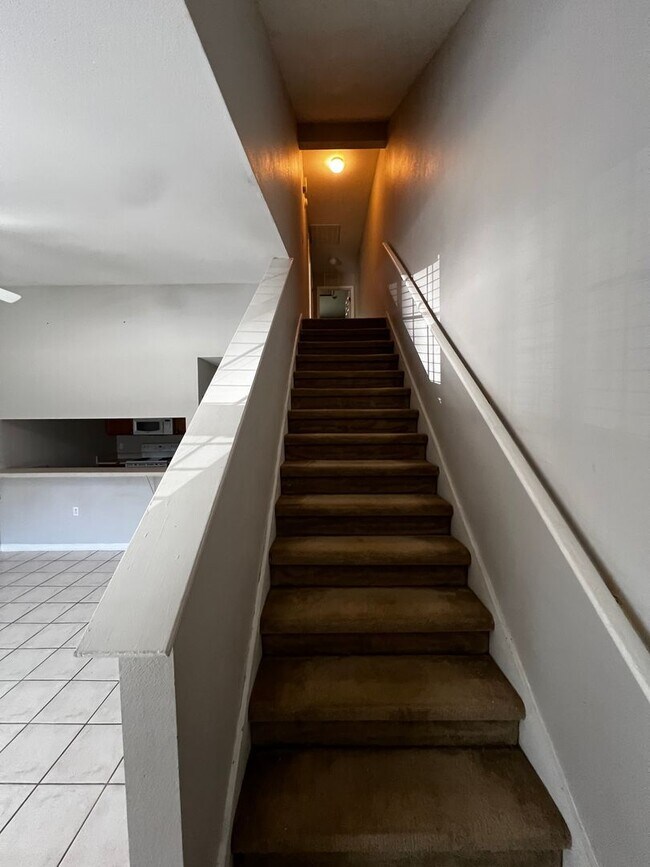 Building Photo - Gorgeous 3 BD 3 BA Townhome Located in Chase's Run!