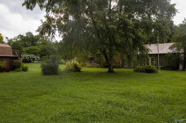 Building Photo - 17835 Oakdale Rd